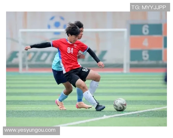 五大足球明星精彩瞬间合集展现足坛传奇风采与激情对决